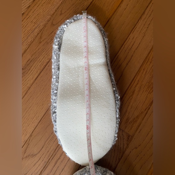 Grey Sherpa slippers - new - Picture 5 of 5